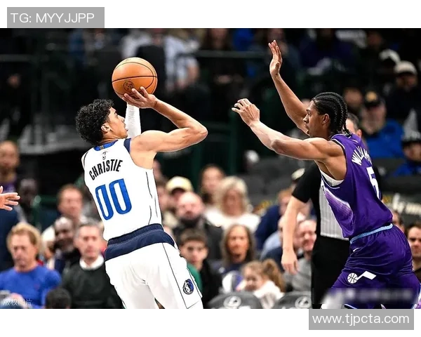 独行侠半场大胜尼克斯28分克里斯蒂三分雨轰18分罗宾逊双双12分12篮板表现出色